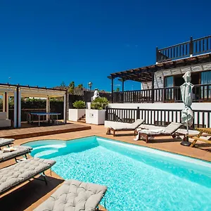 Villa Cavendish With Sea Views And Heatable Pool Close To Flamingo, Playa Blanca (Lanzarote)